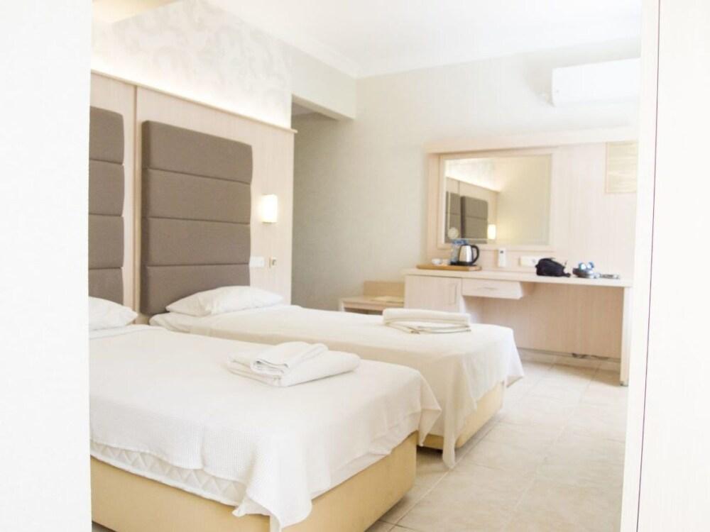 Oz-Can Hotel Turunç Buitenkant foto